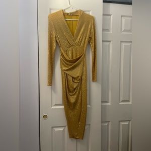 Gorgeous gold dress!